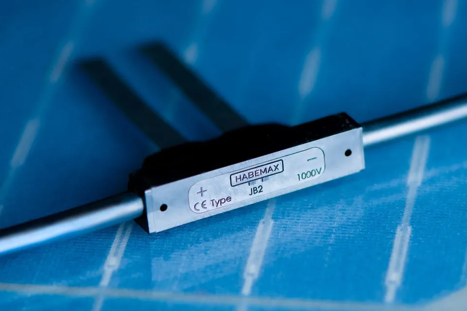 HABEMAX Box JB2 on solar panel